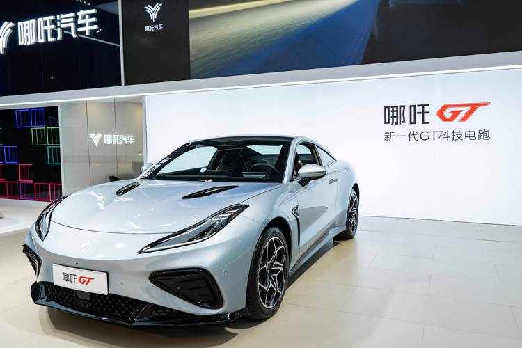 惠州187哪吒汽车在智能汽车领域的表现，领途汽车在新能源汽车市场中的影响力